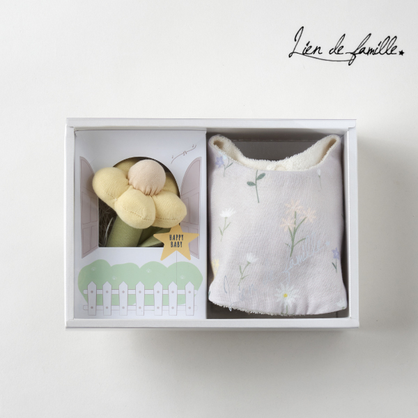 【Lien de famille】スタイとラトルのベビーギフト（ガーベラ）