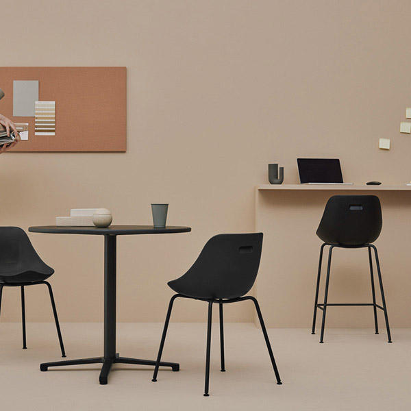 【送料無料】&MEDICAL クラチェア ブラック